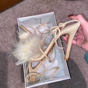 Elegant suede Heels with Feather